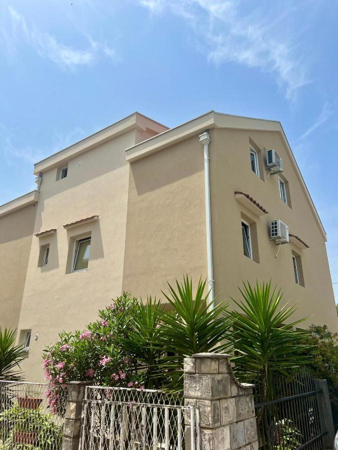 Apartmani Bekonja Тиват Экстерьер фото