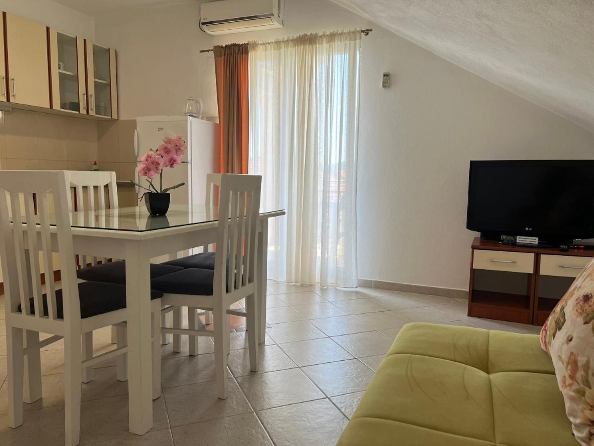 Apartmani Bekonja Тиват Экстерьер фото