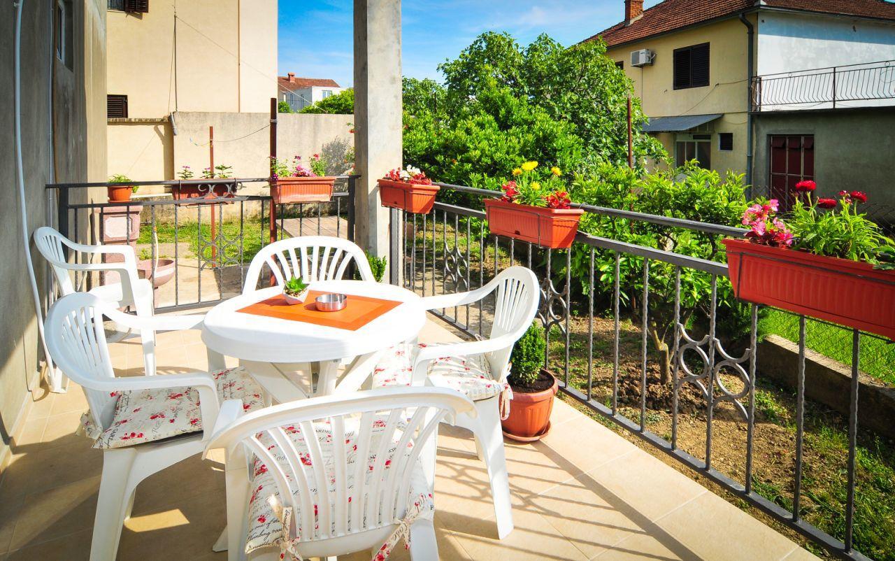 Apartmani Bekonja Тиват Экстерьер фото